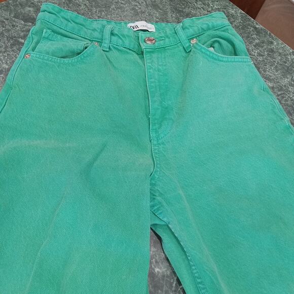 Zara Green High Waisted Wide Leg Jeans Raw Hem Women’s Size 4 Green - Picture 5 of 13